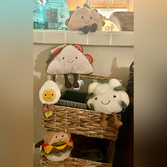 JELLYCAT AMUSEABLES - NWT CHEESEBURGER PLUSHIE! OUT OF STOCK COLLECTIBLE! - Picture 14 of 14